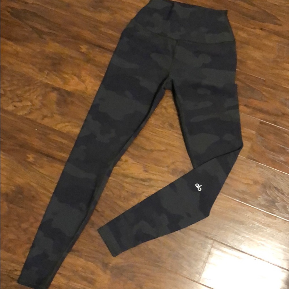 Alo camo yoga pants